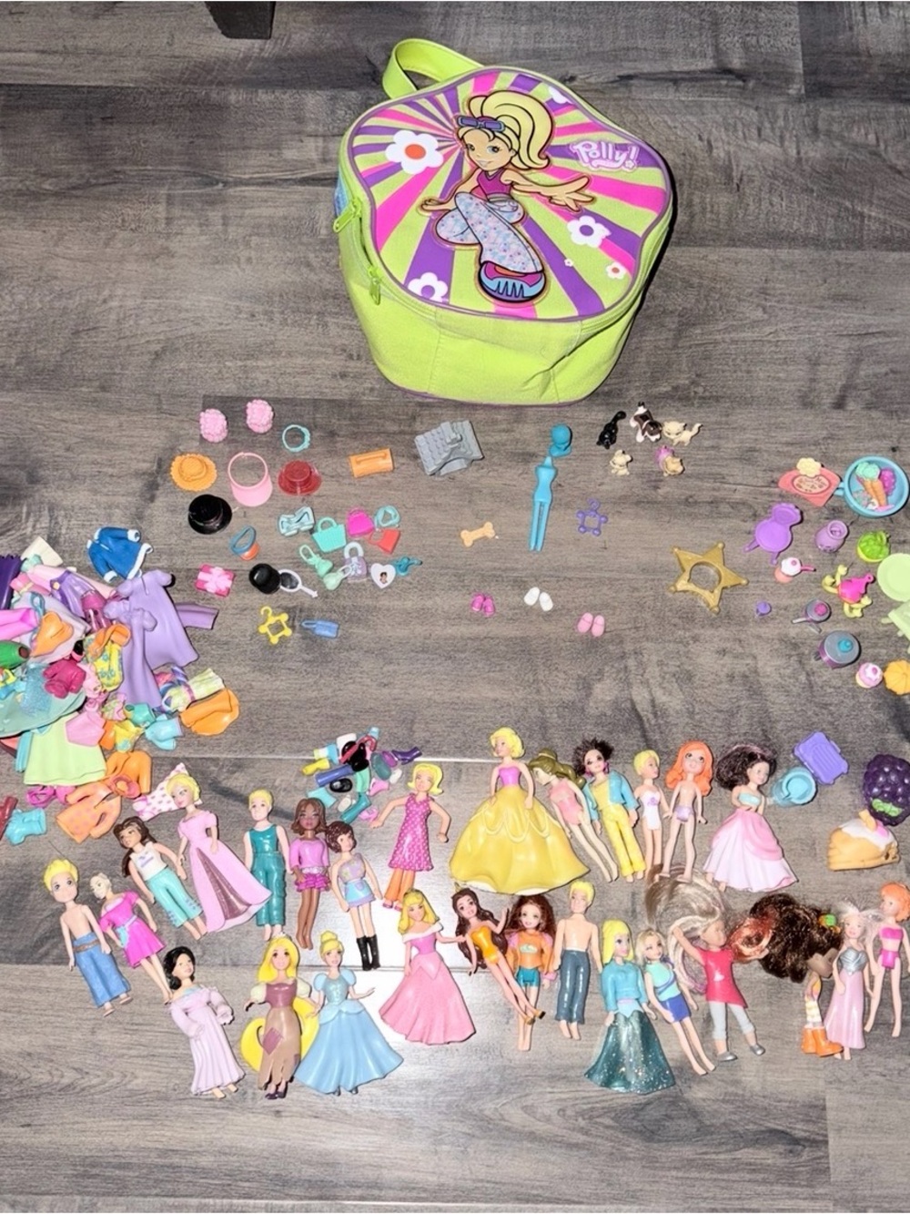 Girls' Lime Green Doll Carry Case with Assorted Fashion Dolls & Accessories lot